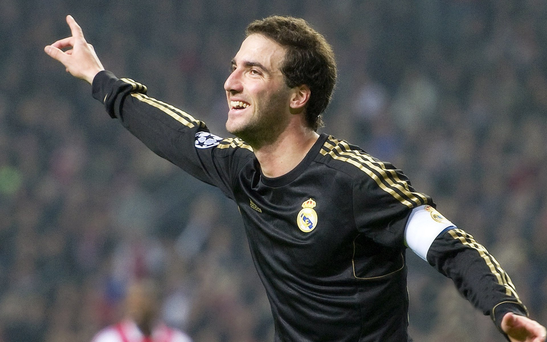 那不勒斯收割德国战车，坎特全场最佳无争议，蓝衣军团战术完胜