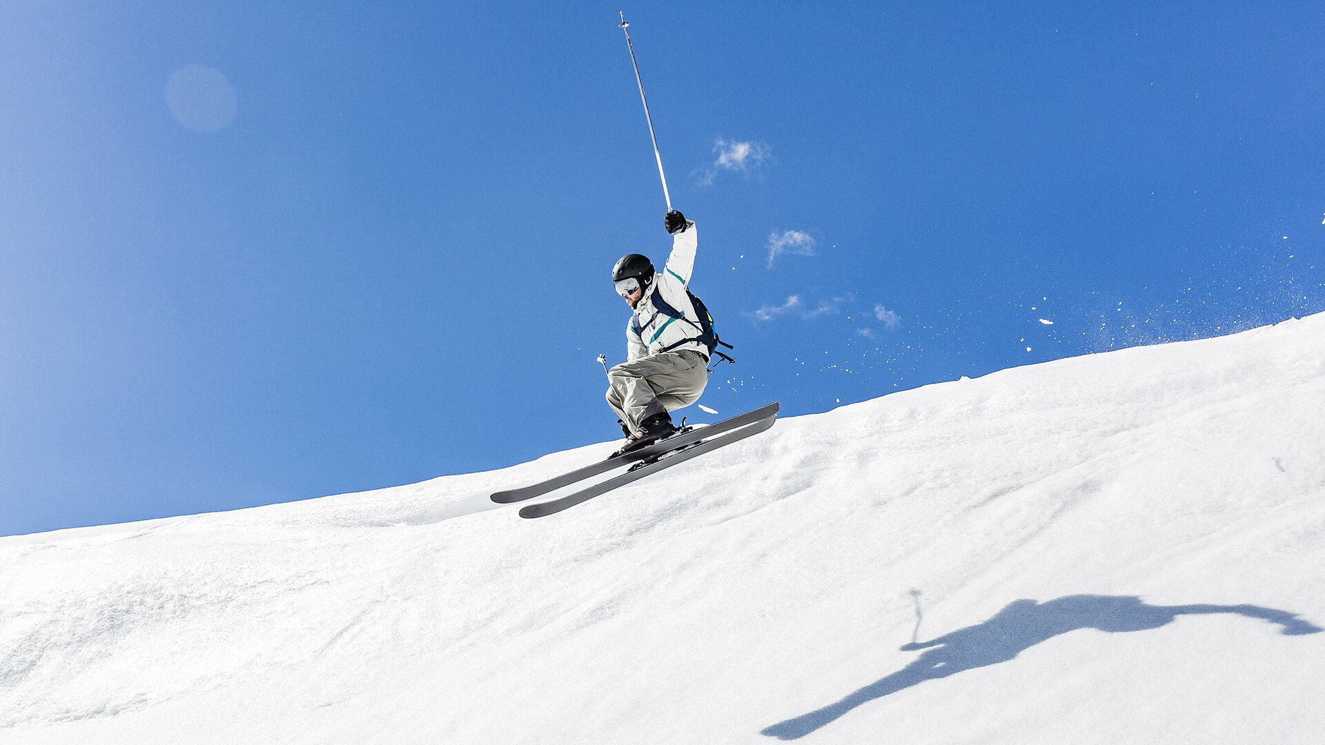 那不勒斯海啸碾碎希腊神话，奥亚尔萨瓦尔用纪录刻写永恒孤勇